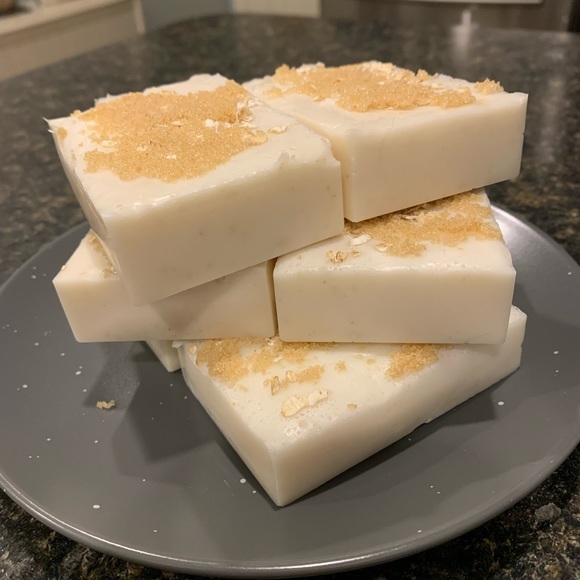 Sweet vanilla oatmeal & brown sugar goats milk bar soap - Picture 4 of 4